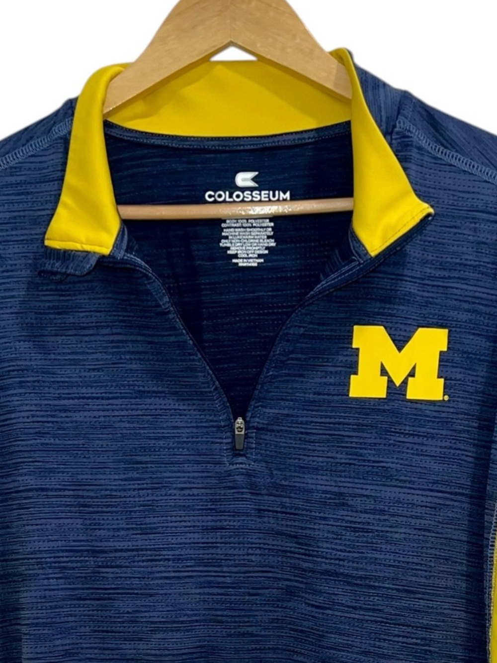NEW Colosseum Michigan Wolverines Lightweight Quarter-Zip Pullover Navy & Yellow - Picture 2 of 3